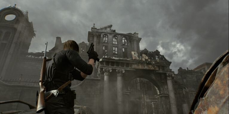 Леон возвращается в Раккун - город призрак.